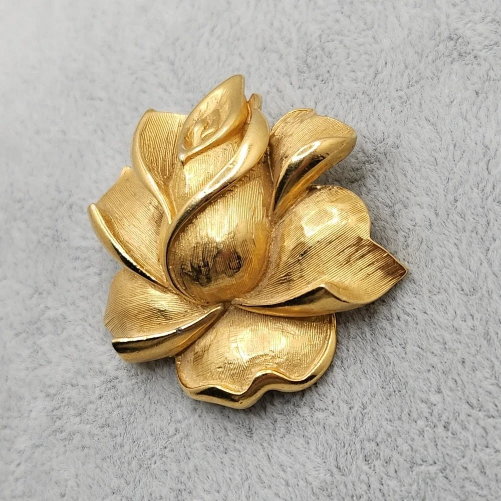 Vintage Trifari Rose Brooch Gold Tone Textured Flower Pin Signed MCM Retro